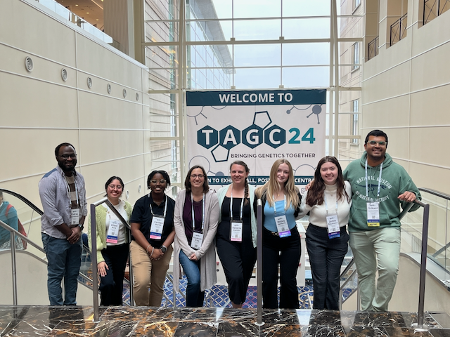 Photo of a group of people at a scientific conference.